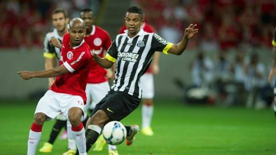 Internacional bate o Santos em casa e assume o terceiro lugar Internacional é o terceiro colocado na tabela do Brasileirão