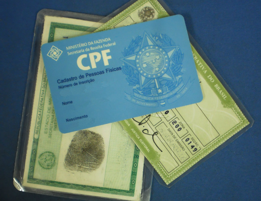 Cidadãos devem alertar Serasa e SPC sobre documento perdido ou roubado O alerta é necessário para reduzir o risco de ter os dados pessoais usados por golpistas