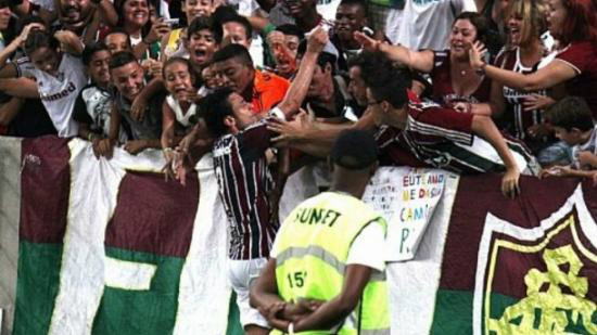 Atacante Fred praticamente não tocou na bola