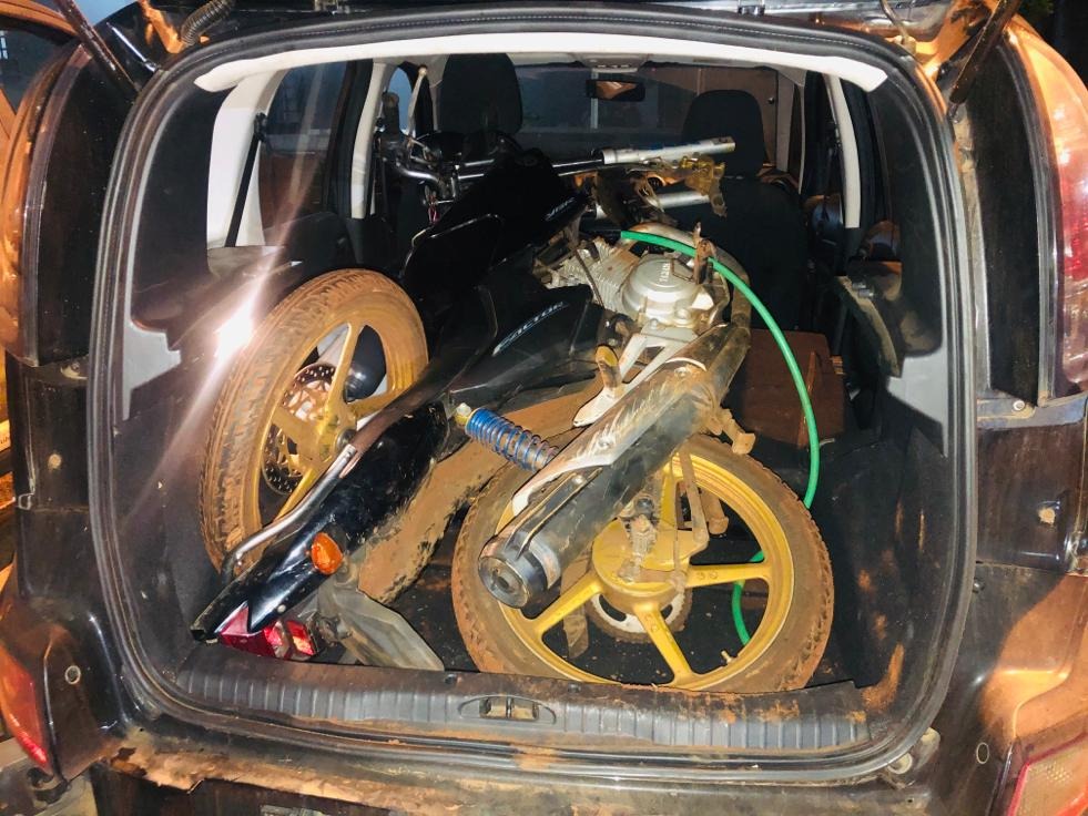 Menor é apreendido pelo DOF levando moto furtada dentro de carro roubado Assessoria DOF