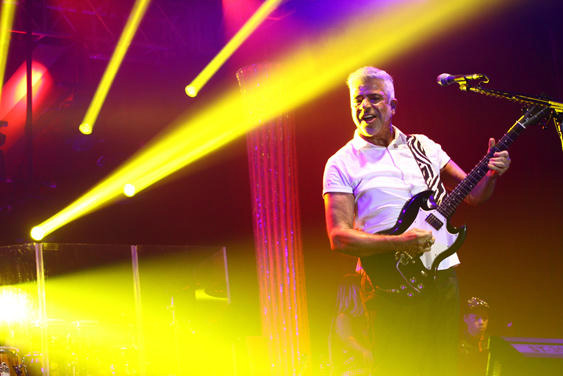 FestInBonito: Repleto de energia Lulu apresenta show no melhor estilo