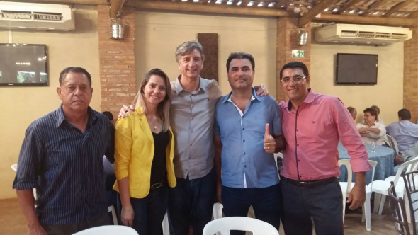 Gilmar Vicentin cobra melhorias de Internet, celular e manutenção de rodovias Lideranças do PDT de Amambai com o deputado federal, Dagoberto Nogueira (PDT/MS) / Foto: Assessoria