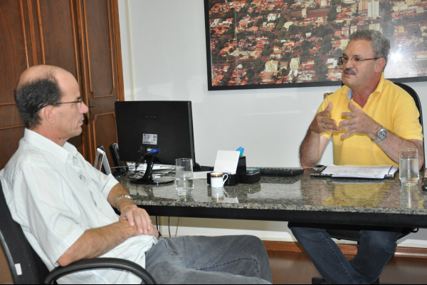 Sérgio Barbosa discute projetos com o deputado federal Geraldo Resende O prefeito eleito de Amambai, Sérgio Barbosa com o Deputado Federal Geraldo Resende