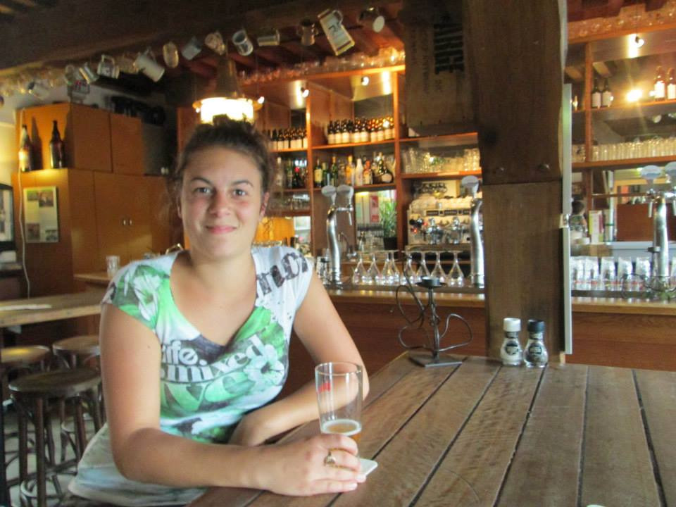 Jovem francesa visita Amambai para observar relações culturais Manon é uma educadora social que vem de uma cidade chamada Marselha / Foto: Arquivo Pessoal