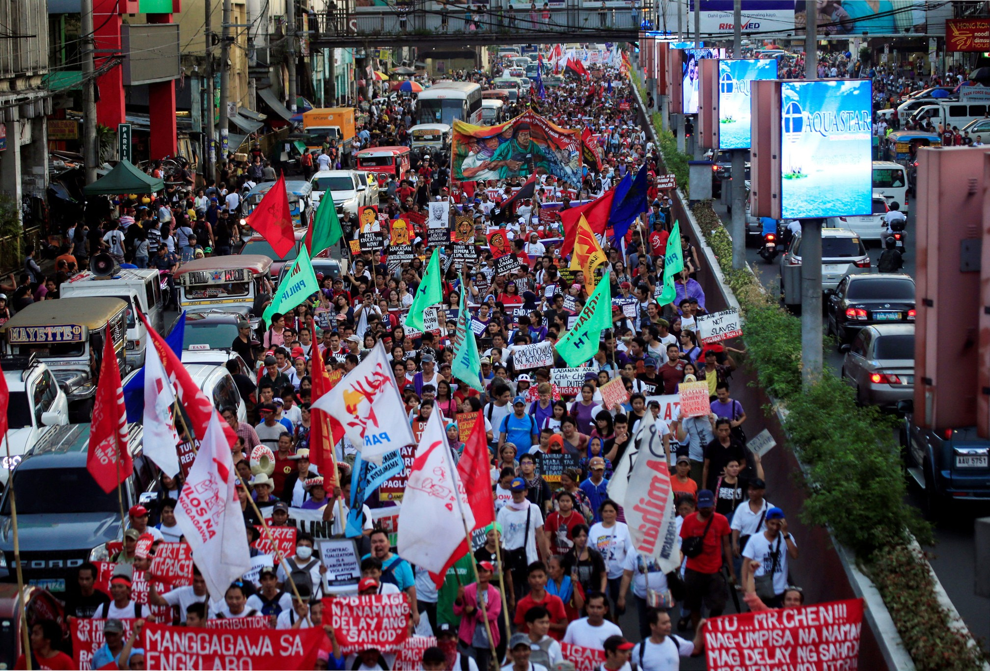 Dia da Mulher tem greve na Espanha e protestos em todo o mundo; veja fotos Mulheres protestam em Manila, nas Filipinas, nesta quinta-feira (8) (Foto: Romeo Ranoco/ Reuters)