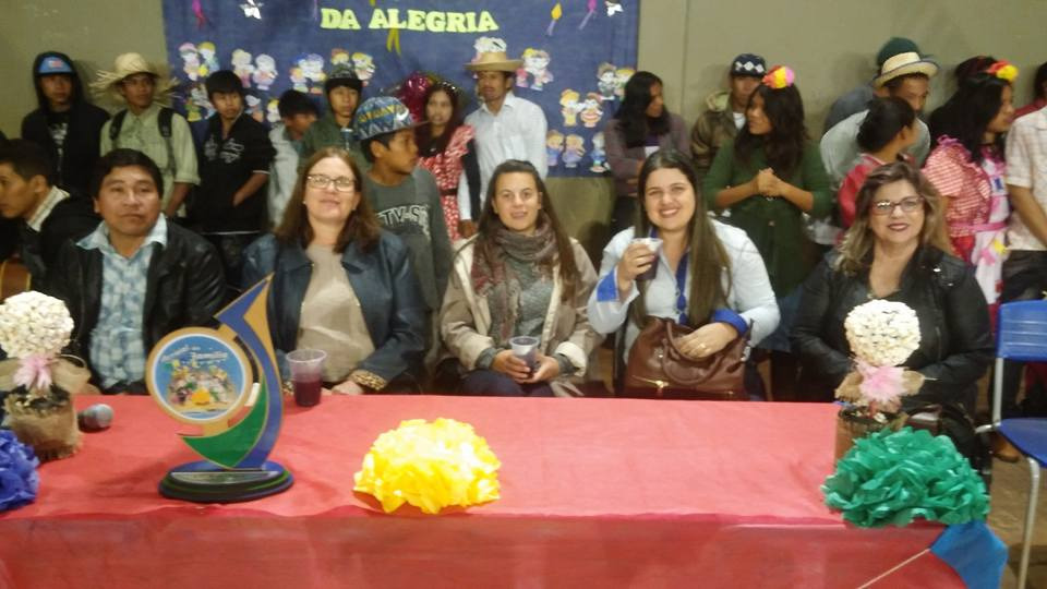 Jovem francesa visita Amambai para observar relações culturais Em Amambai, Manon já participou de muitas atividades com a comunidade indígena, como festas julinas, por exemplo / Foto: Arquivo Pessoal