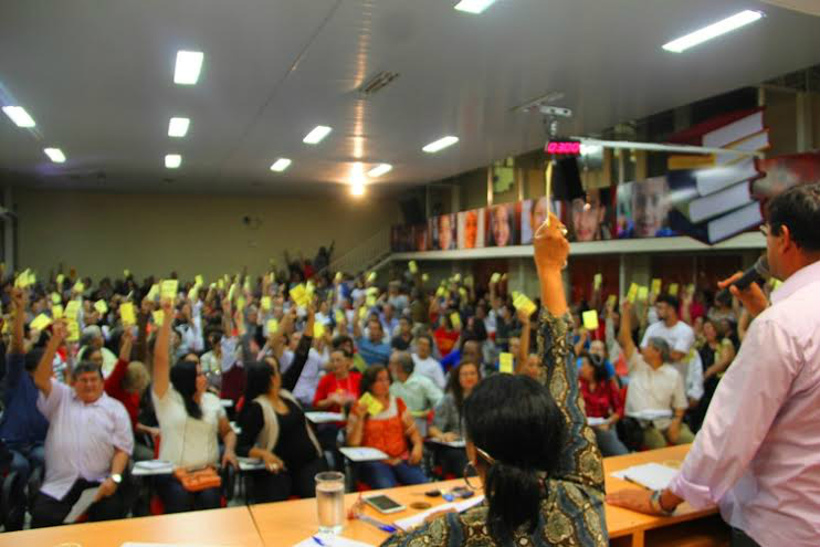 Por maioria dos votos categoria define pelo fim da greve na Rede Estadual