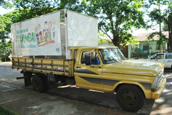 Caminhão próprio para a coleta seletiva / Foto: Moreira Produções