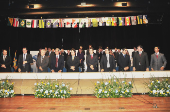 Jovens líderes – da esquerda para a direita - Tomas Murta, André Skaf, Marduk Duarte, Carmem Cestari – mediadora, Yuri Silva Matos, Paula de Andrade Costa, André Martins. 