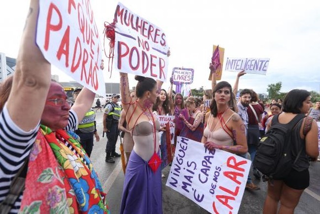 Mulheres fazem atos em defesa dos direitos sociais, políticos e reprodutivos na Esplanada dos Ministérios.Foto: Valter Campanato/Agência Brasil