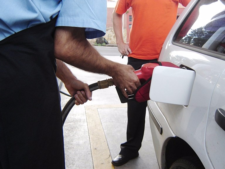Petrobras reduz preço da gasolina em 2% Além do corte na gasolina, preço do diesel foi reduzido em 1,7%