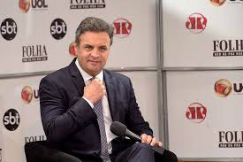 Aécio defende estímulo ao etanol e diz que deve se licenciar do Senado Aécio defende estímulo ao etanol e diz que deve se licenciar do Senado
