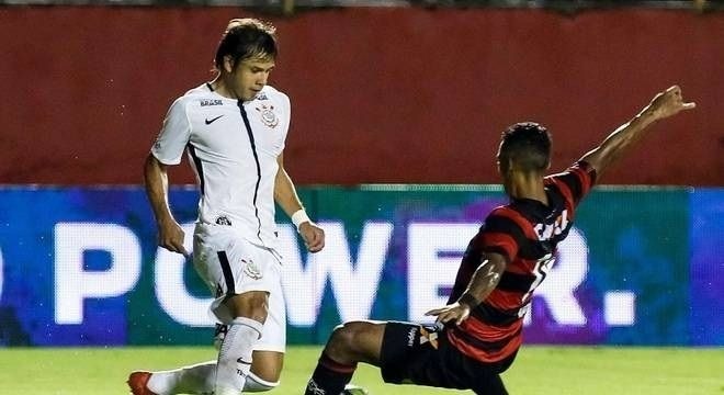 Romero, do Timão, tenta ir ao ataque (Foto: Divulgação )