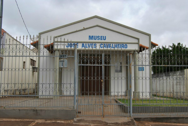 O Museu José Alves Cavalheiro está localizado na rua General Câmara, 1225.