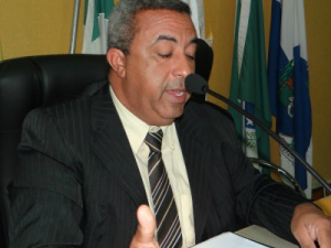 Resumo da sessão da Câmara de Amambai do dia 14 de outubro Os trabalhos foram coordenados pelo presidente do legislativo, vereador Carlinhos (PPS)