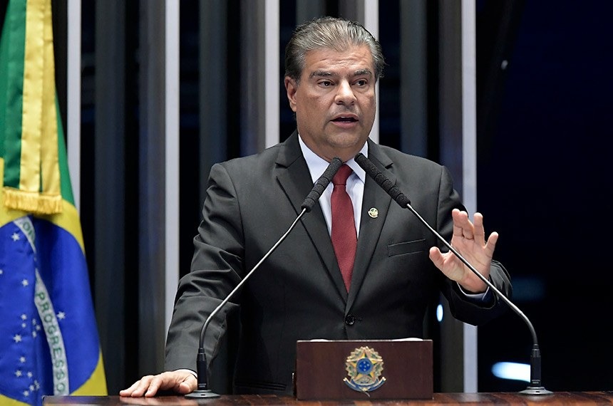 'Torturaram nosso pai', adverte irmão sobre Nelsinho ser ministro de Bolsonaro Nelsinho, durante discurso realizado em 2019 (Foto: Waldemir Barreto/Agência Senado)