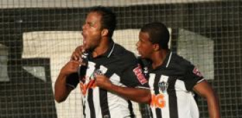 Atlético vence Cruzeiro e toma vantagem Atlético vence Cruzeiro e toma vantagem