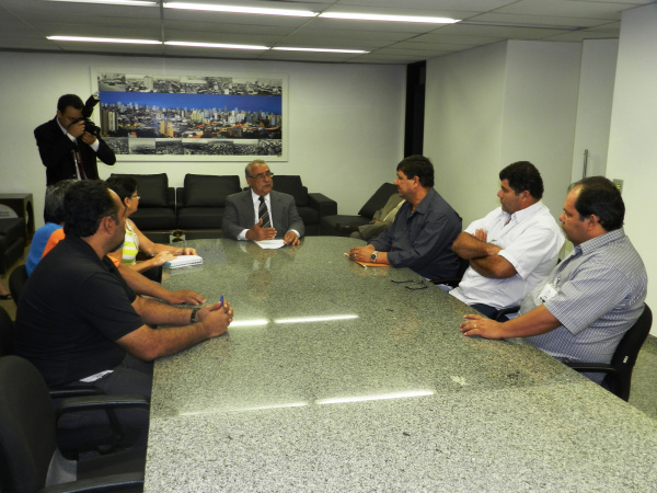 Em reunião com o presidente da Assembleia Legislativa, Jerson Domingos. Fetems acorda votação para amanhã.