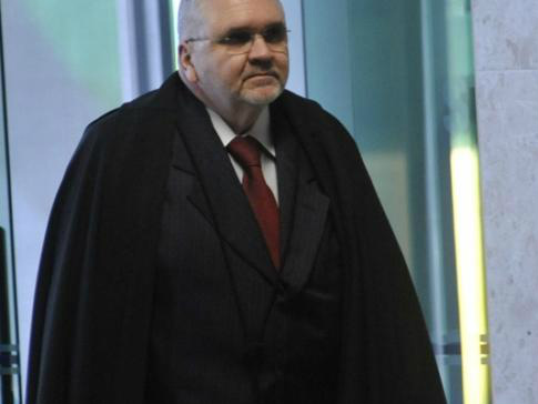Ministério Público decide não recorrer no processo do mensalão O procurador-geral da República, Roberto Gurgel, terminou de analisar as mais de 8,4 mil páginas do acórdão da Ação Penal 470, o processo do mensalão, e disse que não vai recorrer (José Cruz/ABr)
