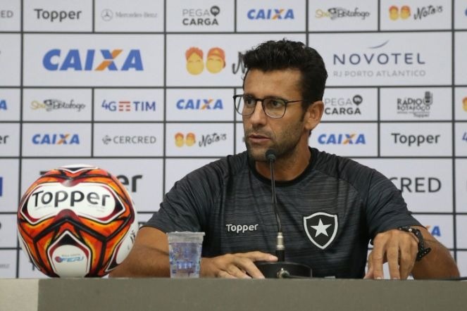 Valentim cita evolução do Botafogo em um mês: "Tendência é crescer ainda mais" Valentim, técnico do Bota, em entrevista à imprensa (Foto: Botafogo)