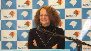 Luciana Genro defende fim do fator previdenciário; Pastor Everaldo, segurança Luciana Genro defende fim do fator previdenciário; Pastor Everaldo, segurança