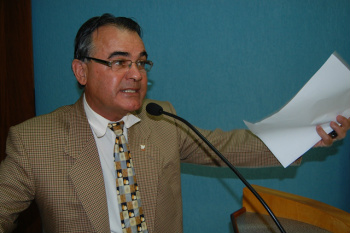 O vereador afirma que a população tem recebido informações desencontradas sobre os locais que receberão as obrasFoto: Moreira Produações  