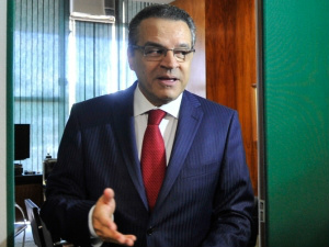 Henrique Alves deverá prestar informações ao STF sobre PEC 33 Henrique Alves deverá prestar informações ao STF sobre PEC 33