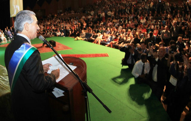Governador empossa secretários e presta homenagem a sua mãe Governador empossa secretários e presta homenagem a sua mãe