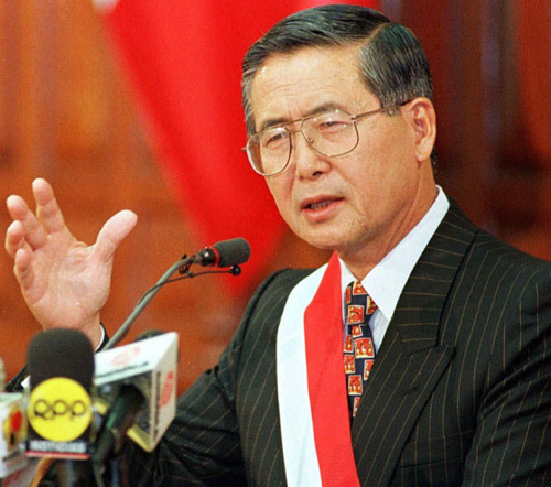 Fujimori é acusado de ordenar a esterilização de mais de 2 mil mulheres no Peru