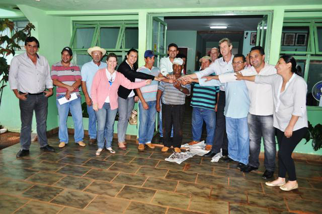 Edson David entrega maquinários para a Secretaria de Obras em Aral Moreira