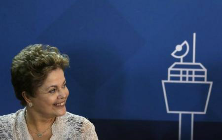 Dilma diz que governo lançará PAC 3 por volta de agosto A presidente Dilma participa da cerimônia de assinatura da concessão do aeroporto internacional do Rio de Janeiro. Dilma afirmou nesta sexta-feira que o governo federal lançará a terceira etapa do Programa de Aceleração do Crescimento (PAC) por volta de agosto