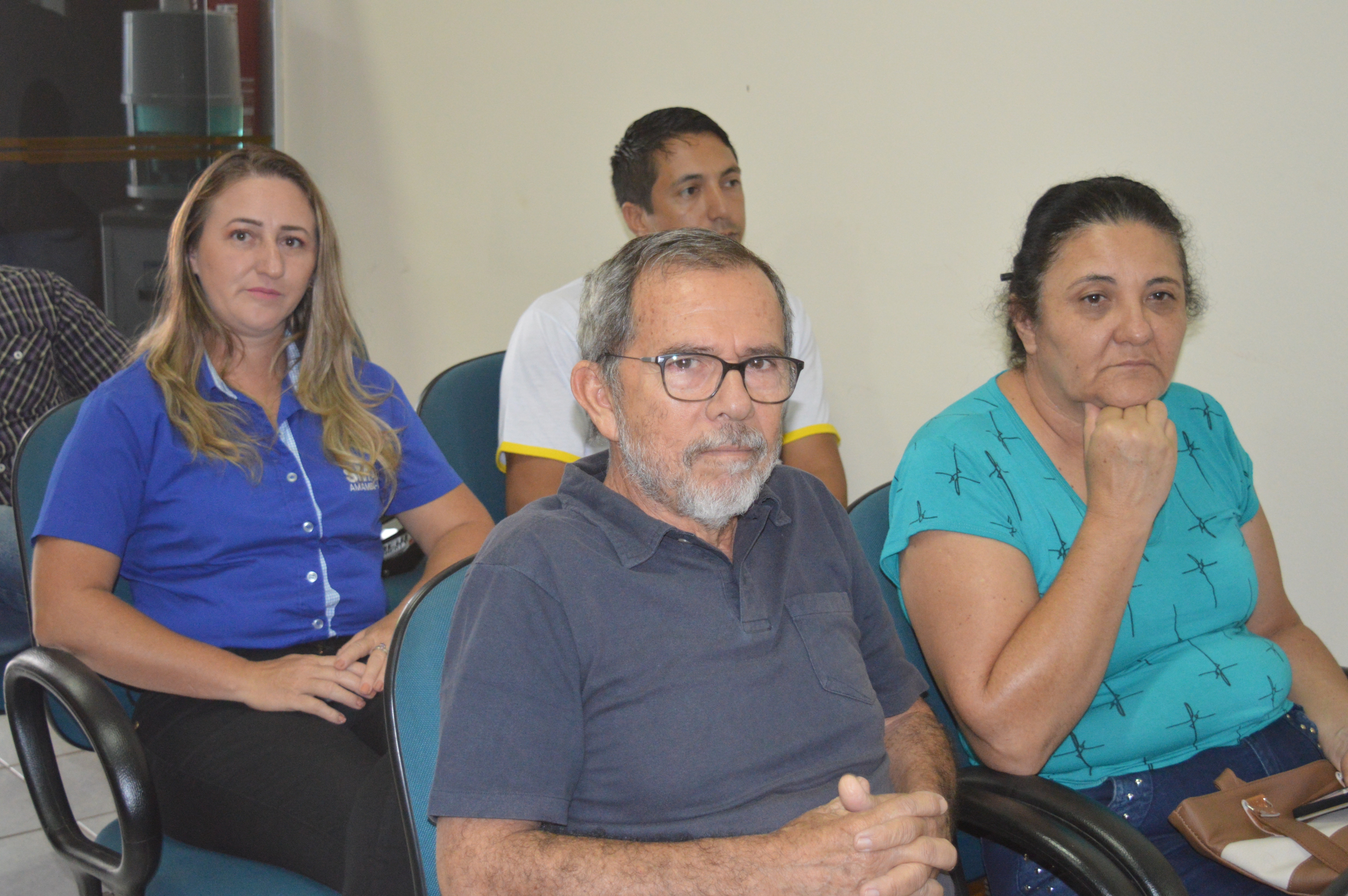 No primeiro plano, o presidente e a tesoureira geral do Simted, professores Humberto Vilhalva e Maria Fátima Tobias Soares,  na sessão do legislativo, realizada na segunda-feira (03) / Foto: Moreira Produções