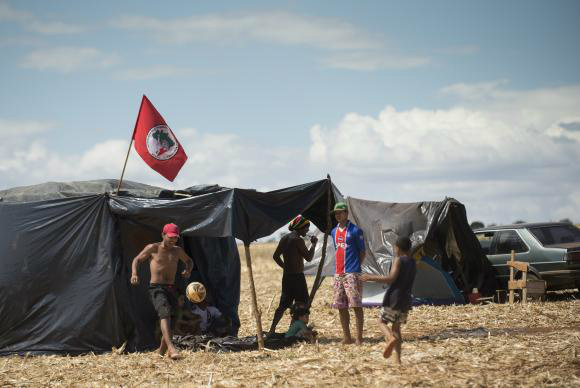 MST ocupa fazenda próxima a Brasília