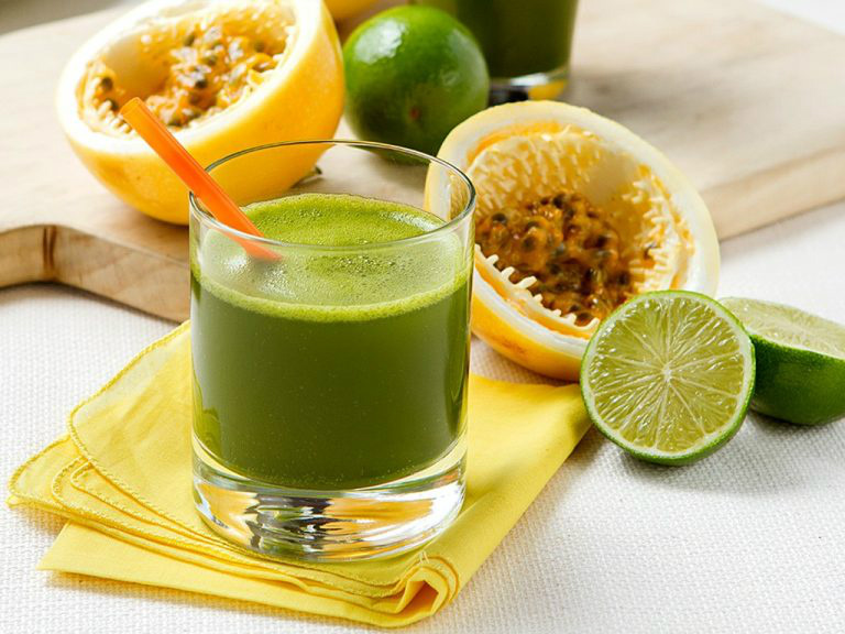 Suco Detox de limão com maracujá para perder até 4kg em 5 dias Suco Detox de limão com maracujá para perder até 4kg em 5 dias