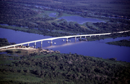 Governador solicita urgência na avaliação técnica sobre danos na ponte que dá acesso a Corumbá Governador solicita urgência na avaliação técnica sobre danos na ponte que dá acesso a Corumbá