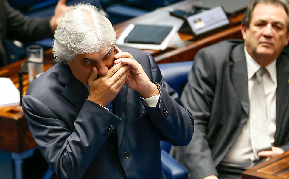 Senadores se dizem perplexos com prisão de Delcídio do Amaral