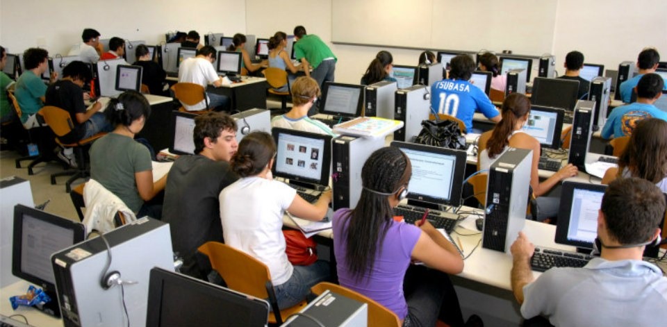 Programa aproveita desempenho no Enem e critério de renda para selecionar candidatos - Foto: Arquivo/Agência Brasil