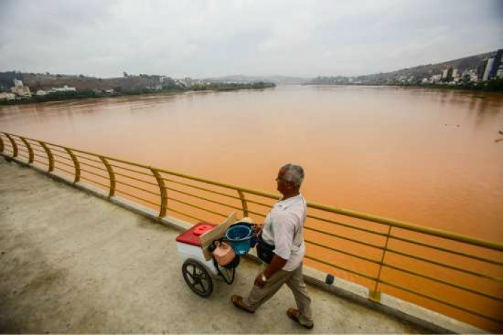 Abastecimento com água do Rio Doce é retomado em Governador Valadares e Colatina