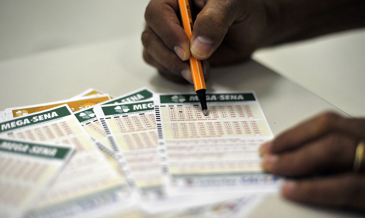 Mega-Sena tem prêmio estimado em R$ 2,5 milhões para este sábado (6) Foto: Agência Brasil