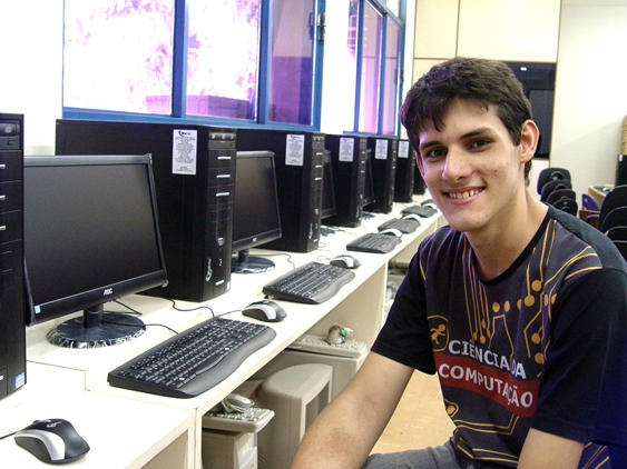 UEMS recebe 194 novos computadores e aguarda pela chegada de mais 920 máquinas