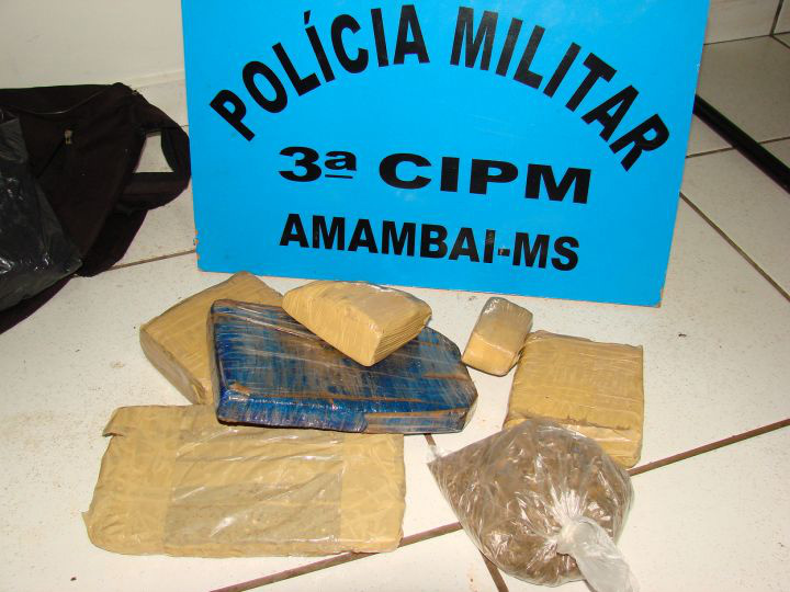 Maconha apreendida em poder de dois rapazes de origem indígena. Foto: Vilson Nascimento.