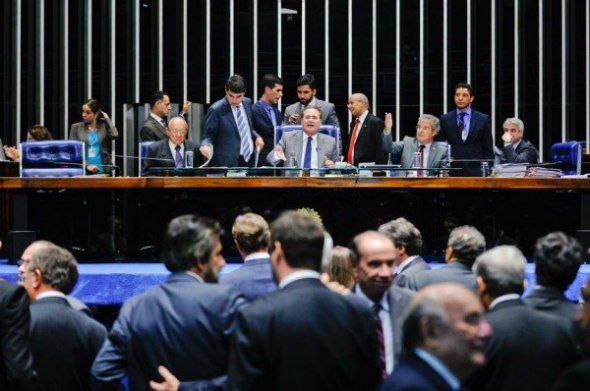 Senado decide manter prisão de Delcídio do Amaral por 59 votos a 13 o Senado manteve decisão do Supremo Tribunal Federal que decidiu pela prisão cautelar do senador Delcídio do Amaral (PT-MS) / Foto: Divulgação