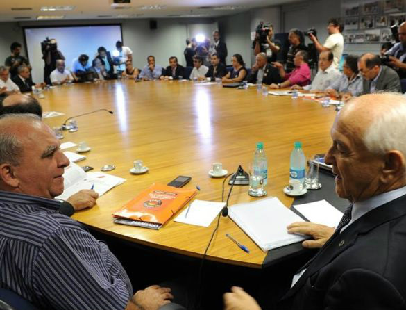 Termina reunião de Dilma e ministros para discutir plano de concessões Termina reunião de Dilma e ministros para discutir plano de concessões