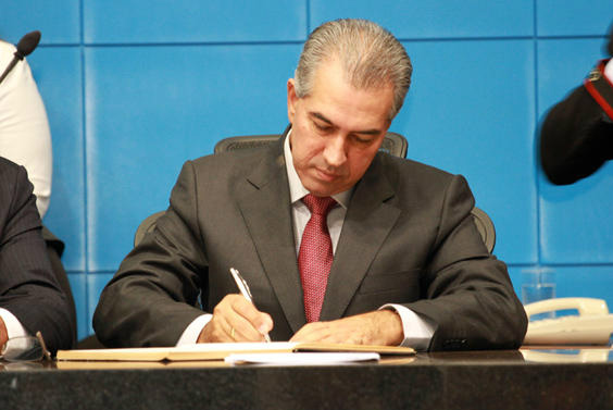 Azambuja corta gastos do governo para priorizar a população Azambuja corta gastos do governo para priorizar a população