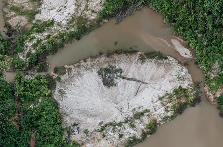 Chega ao Congresso projeto que permite mineração em terras indígenas Mineração ilegal na terra indígena Munduruku, no ParáFoto: Vinícius Mendonça/Ibama