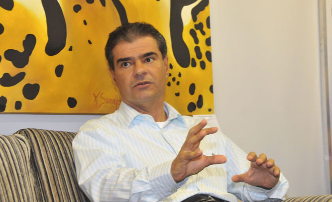 Prefeitos fazem marcha por verbas de R$ 27,9 bilhões Prefeitos fazem marcha por verbas de R$ 27,9 bilhões