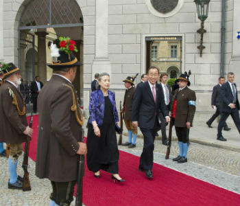 Secretário-geral Ban Ki-moon e sua esposa Yoo Soon-taek em Bonn, Alemanha. Foto: ONU/Rick Bajornas