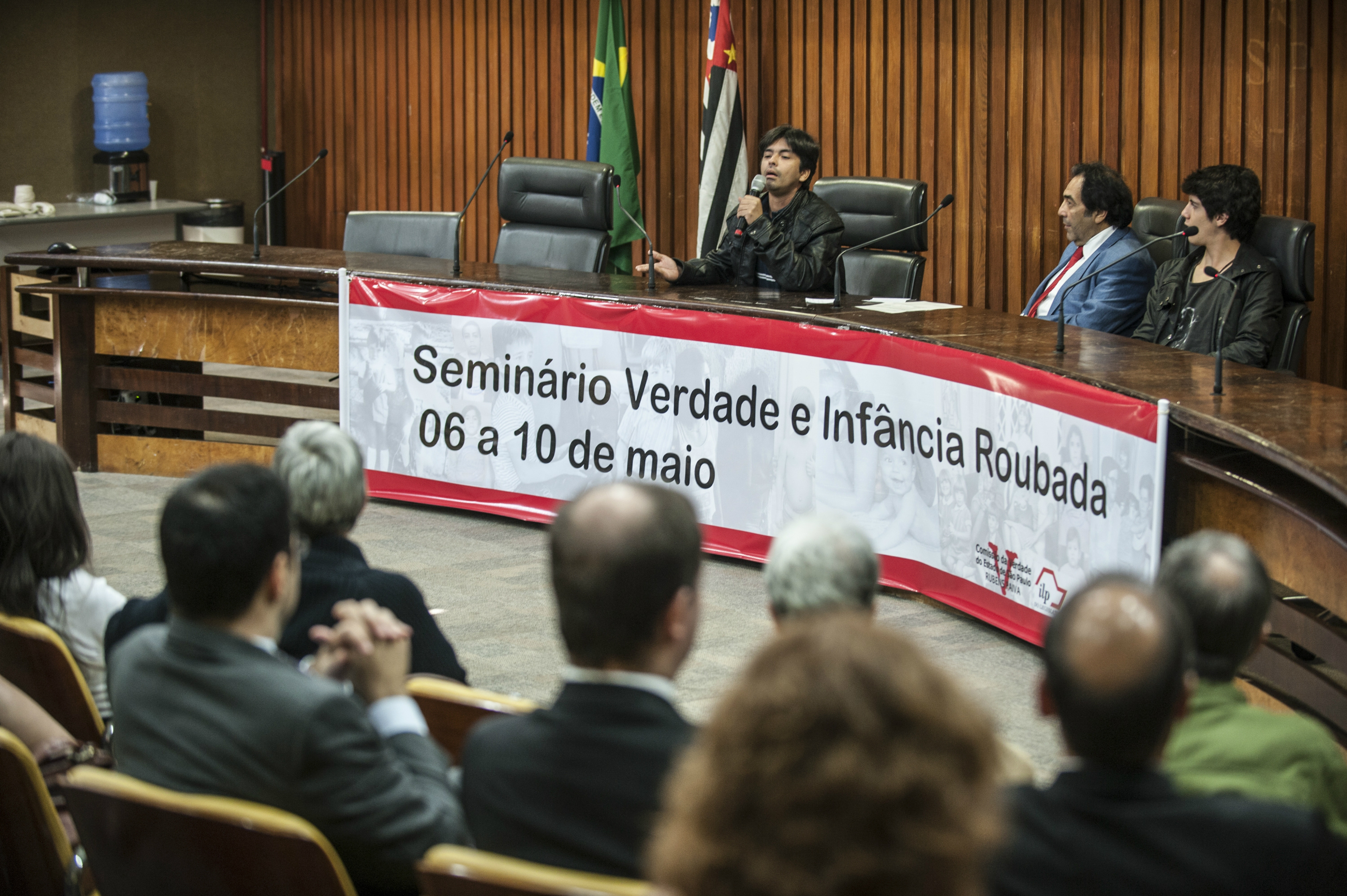 Comissão de Pernambuco entrega relatório à CNV sobre padre morto na ditadura Comissão de Pernambuco entrega relatório à CNV sobre padre morto na ditadura