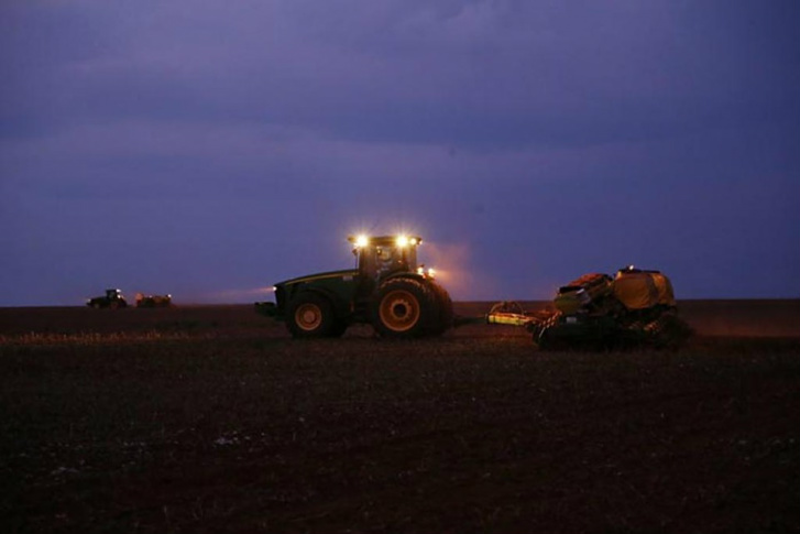 Soja: Em atraso, plantio no Centro-Oeste entra madrugada adentro Soja: Em atraso, plantio no Centro-Oeste entra madrugada adentro