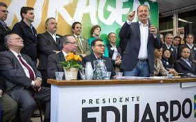 Campos diz que fará reforma tributária sem aumento de imposto